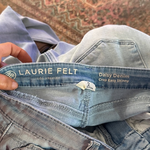 NWT Laurie Felt Daisy Denim Crop Easy Skinny in Light Wash Size 2 - Picture 6 of 8